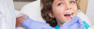 Lee más sobre el artículo ¿Qué son los selladores dentales para niños? (fisuras dentales)