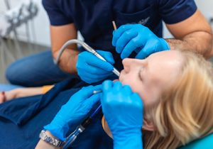 Lee más sobre el artículo Empaste dental de mercurio: ¿Es peligroso?