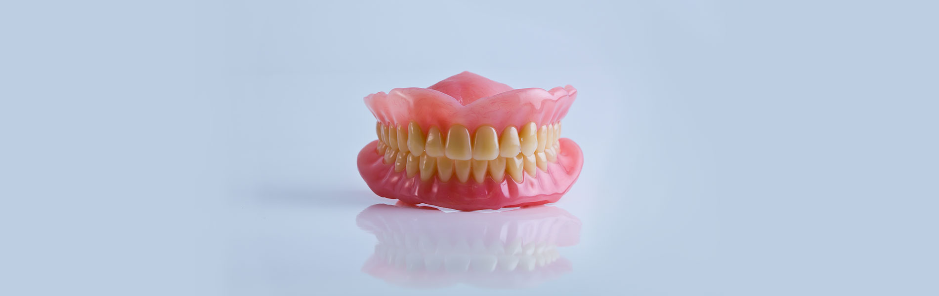 En este momento estás viendo Tipos de prótesis dental para rehabilitar la sonrisa